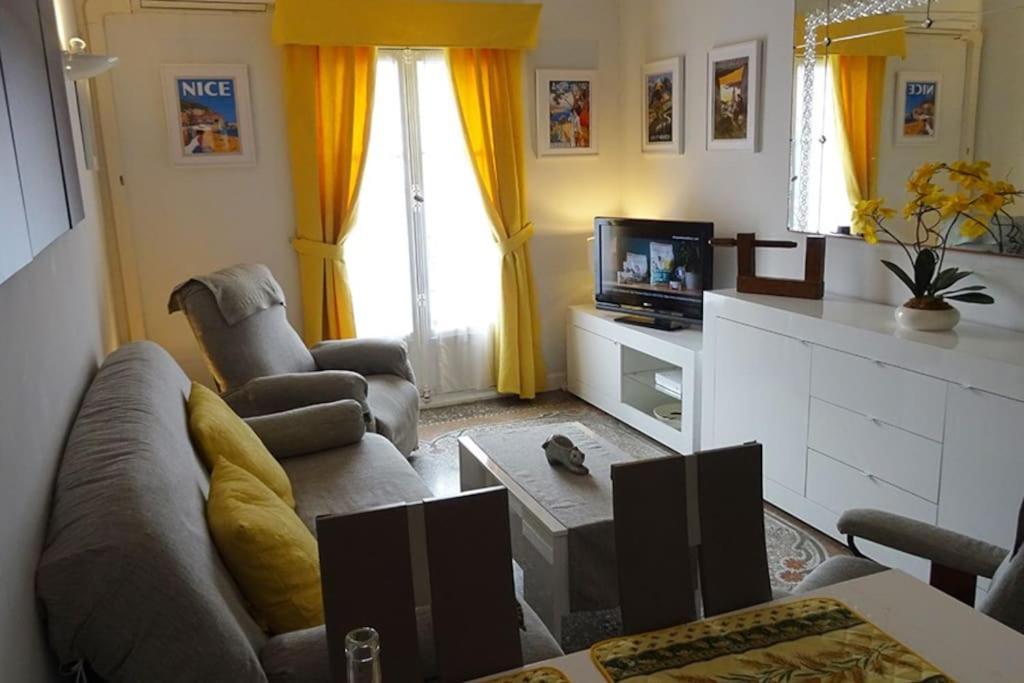 Luxury 2 Bed Sleeps 4, A/c - Center *