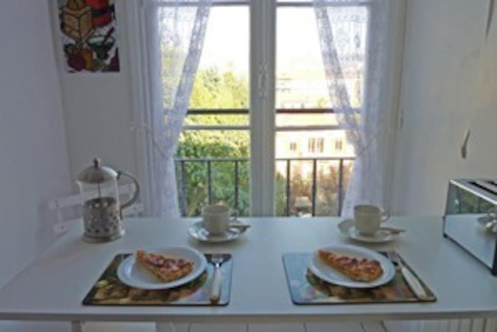 Luxury 2 Bed Sleeps 4, A/c - Center Apartment Nice