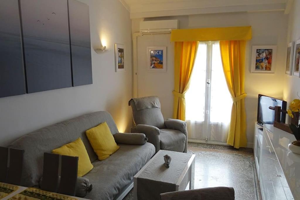 Apartment Luxury 2 Bed Sleeps 4, A/c - Center *