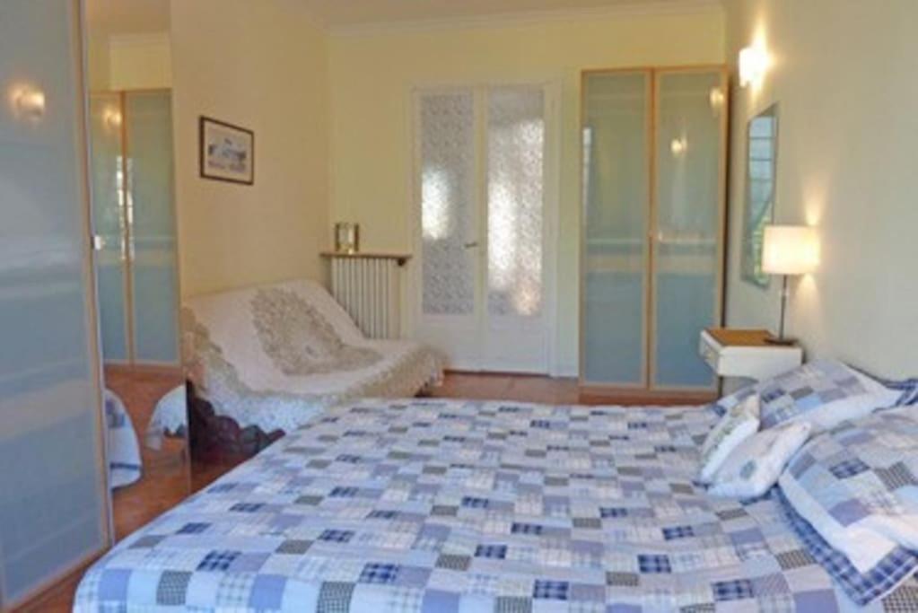Luxury 2 Bed Sleeps 4, A/c - Center *