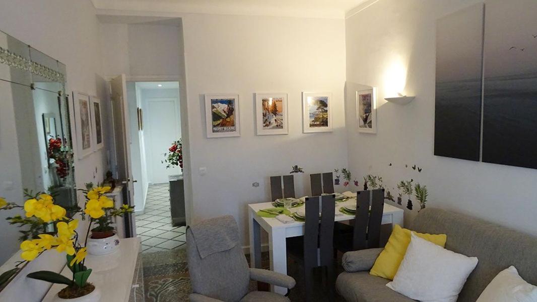 Luxury 2 Bed Sleeps 4, A/c - Center Nice