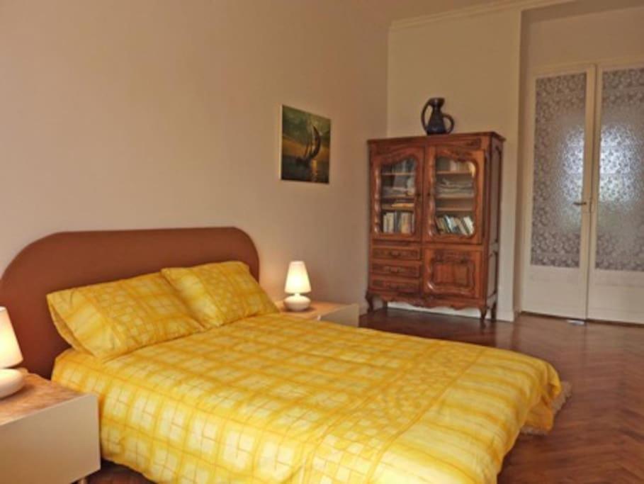Apartment Luxury 2 Bed Sleeps 4, A/c - Center *