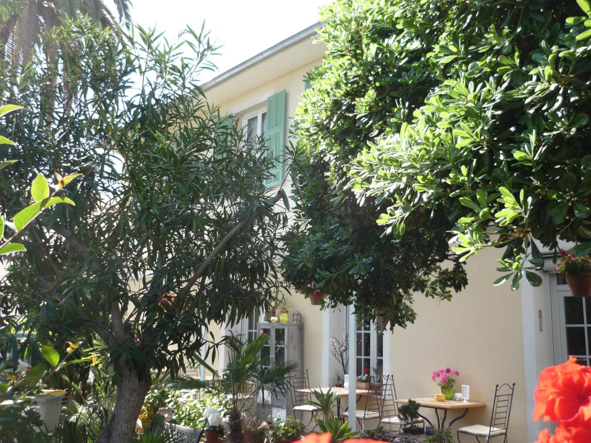 Logis Victorine Hotel