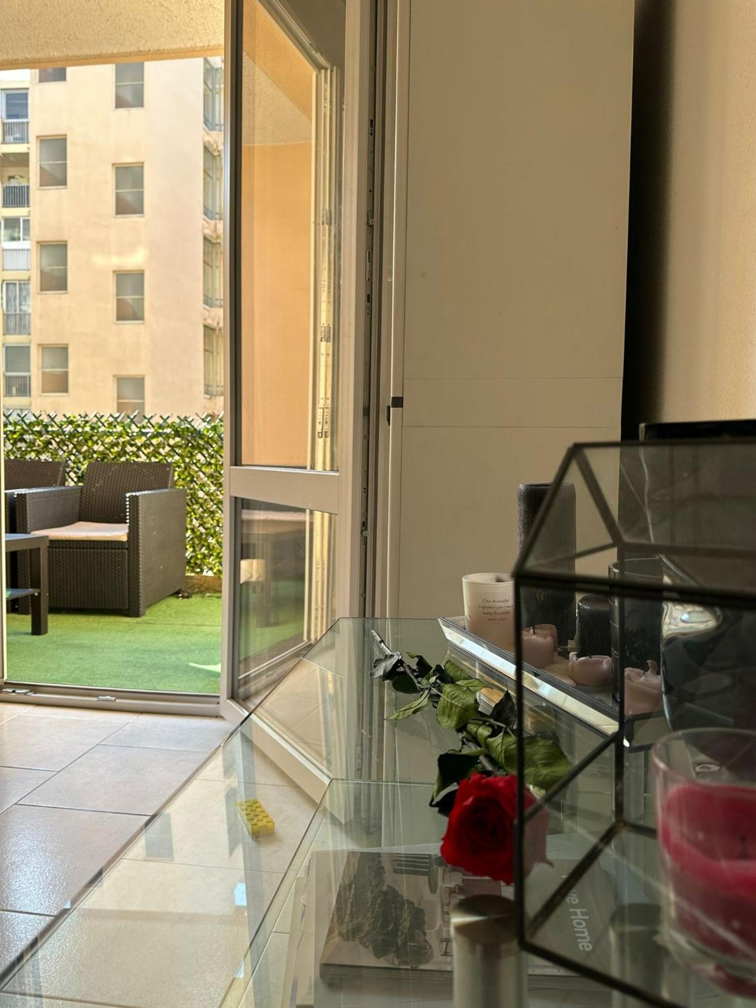 Pret De La Apartment *