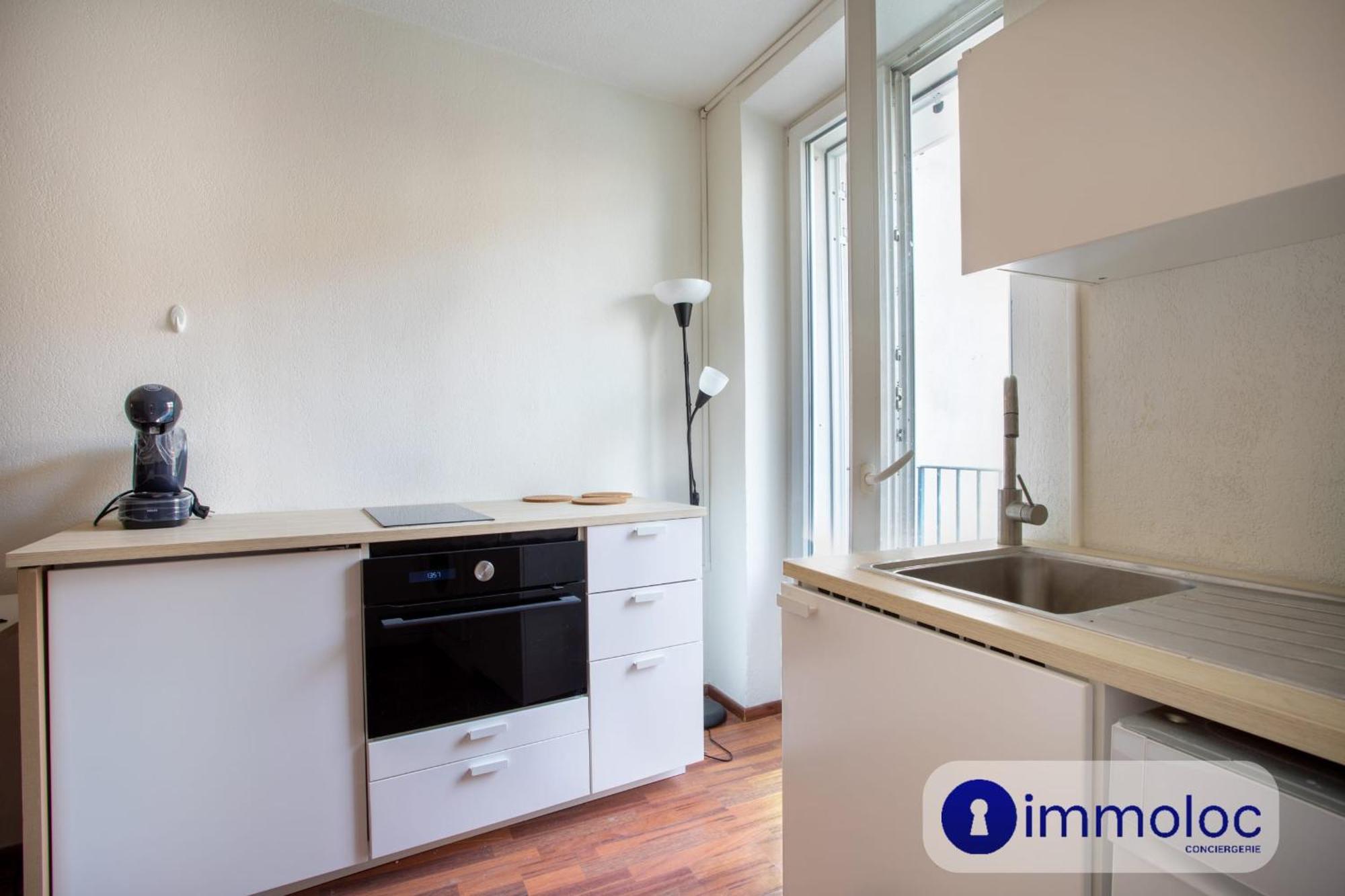 Acropolis Neighbourhood Apartment
