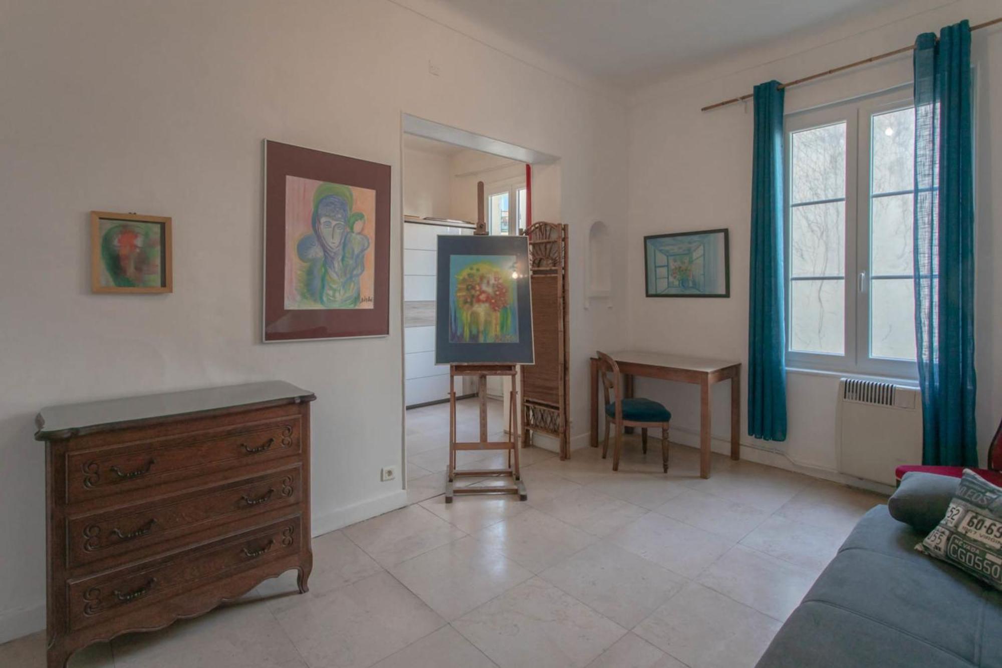 La Porte Bleue Furnished Flat *