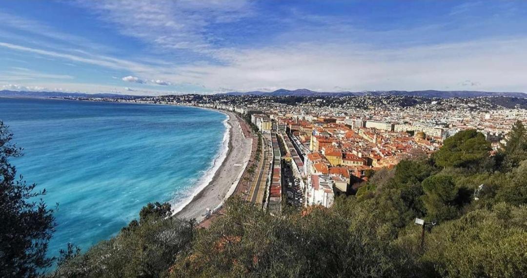 Grand Apt Calme Clair Central Et Contemporain Apartment