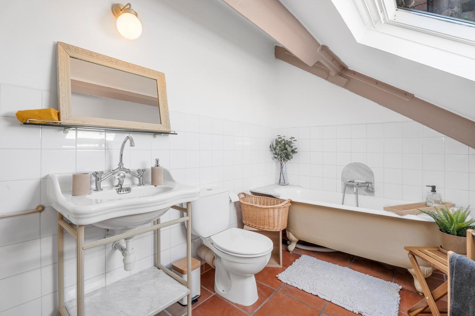 Renting - Gounod - Haven Retreat Under Roof Air-conditioned Nice