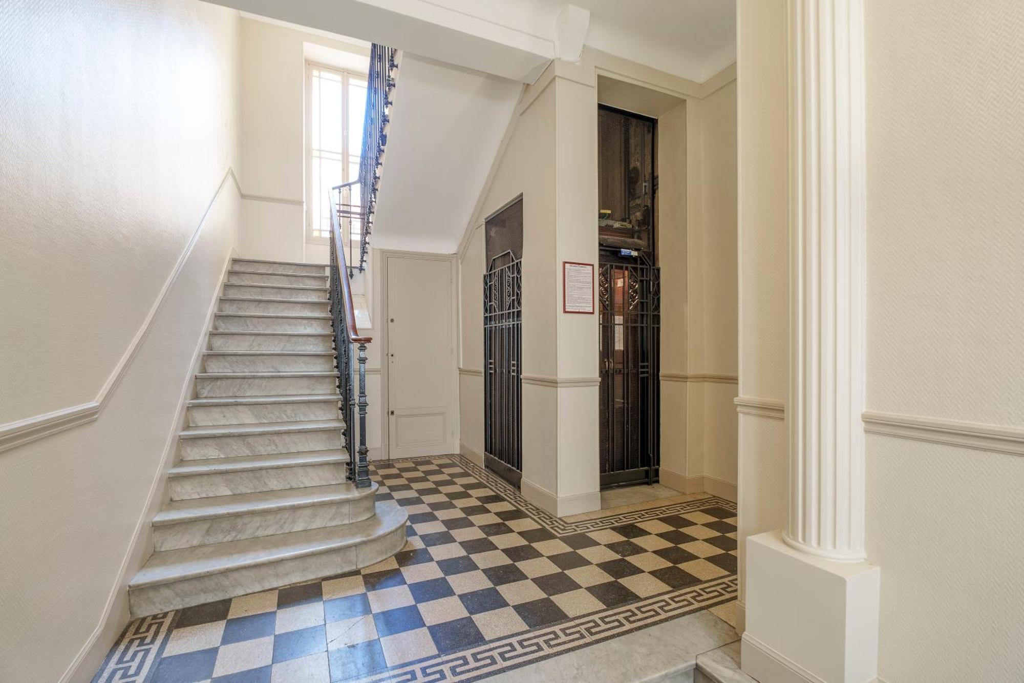 Renting - Gounod - Haven Retreat Under Roof Air-conditioned Apartment Nice