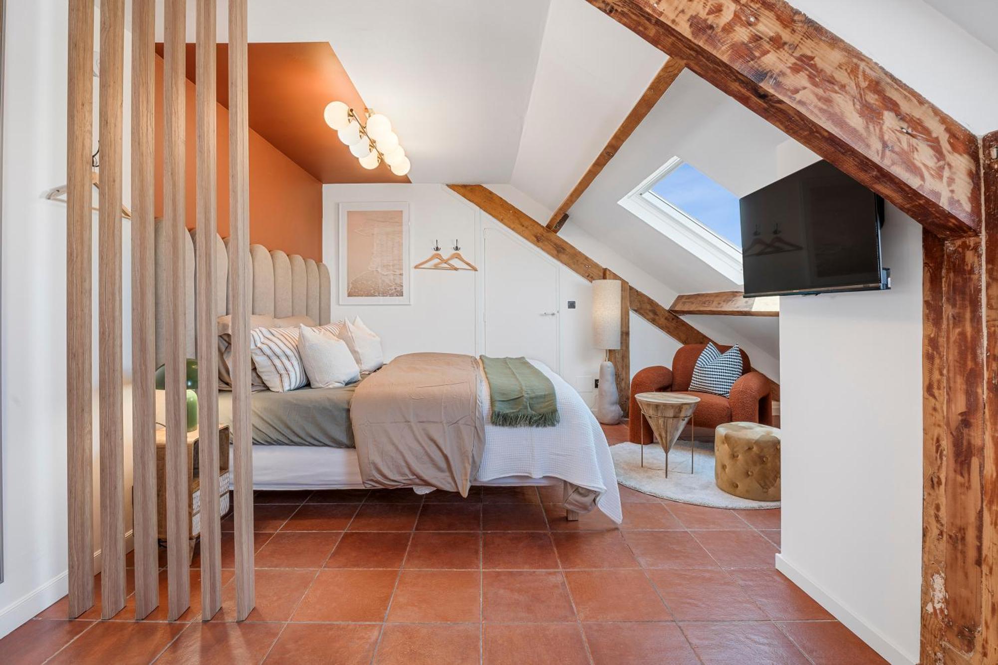 Apartment Renting - Gounod - Haven Retreat Under Roof Air-conditioned