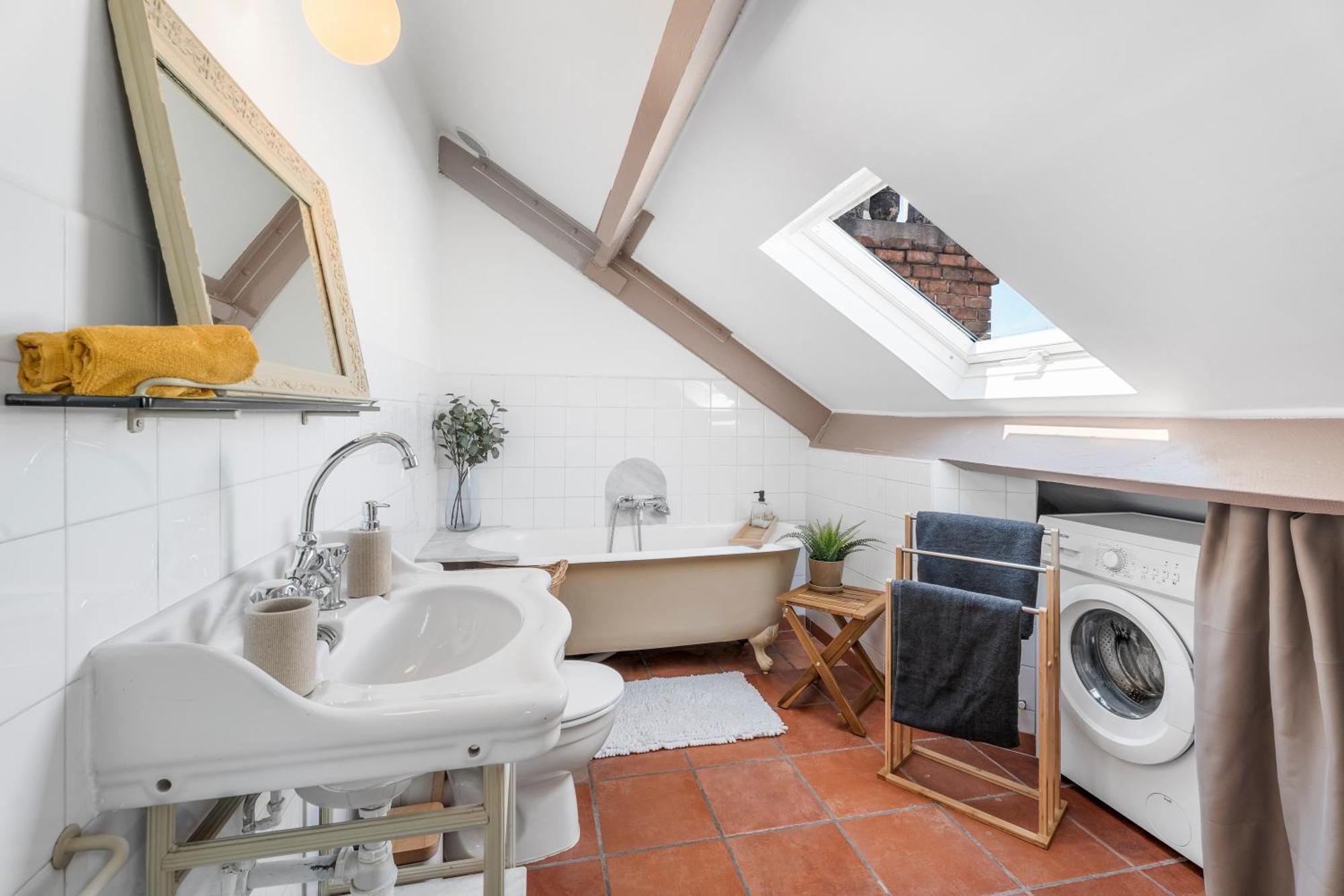Renting - Gounod - Haven Retreat Under Roof Air-conditioned Apartment Nice