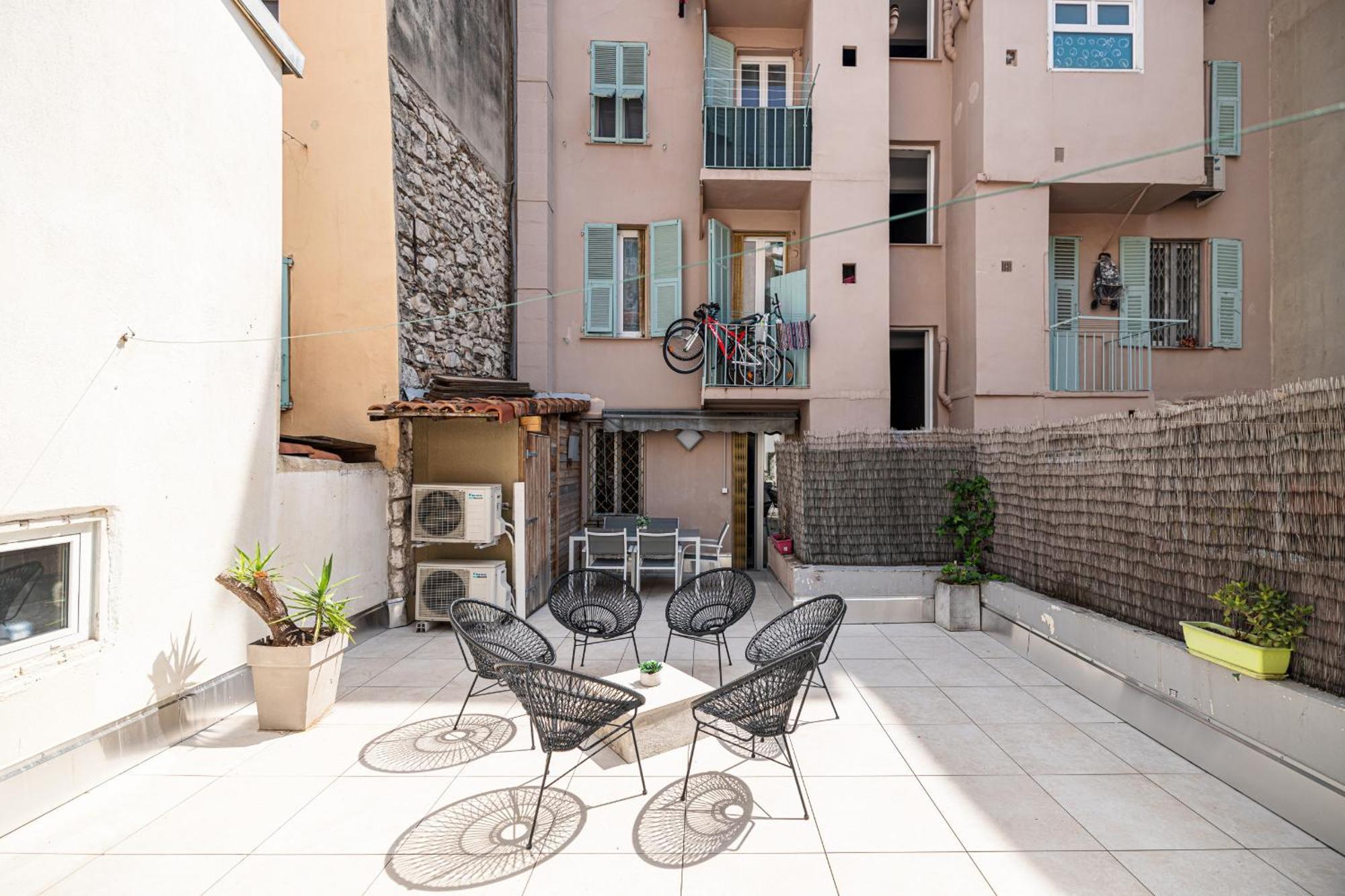 Amazing 3 Bdrs And Garden Place Du Pin Parking ! Apartment
