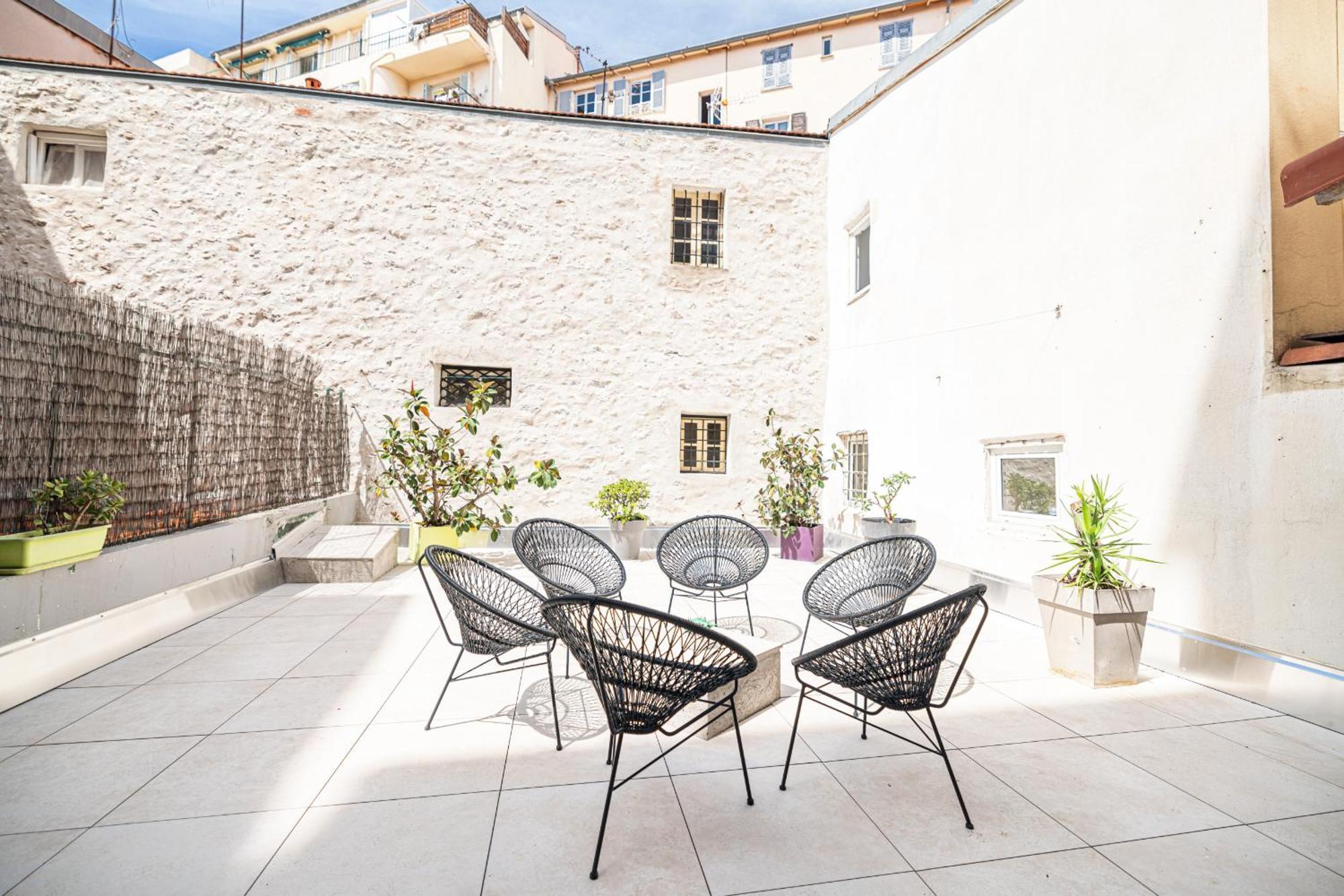 Apartment Amazing 3 Bdrs And Garden Place Du Pin Parking !