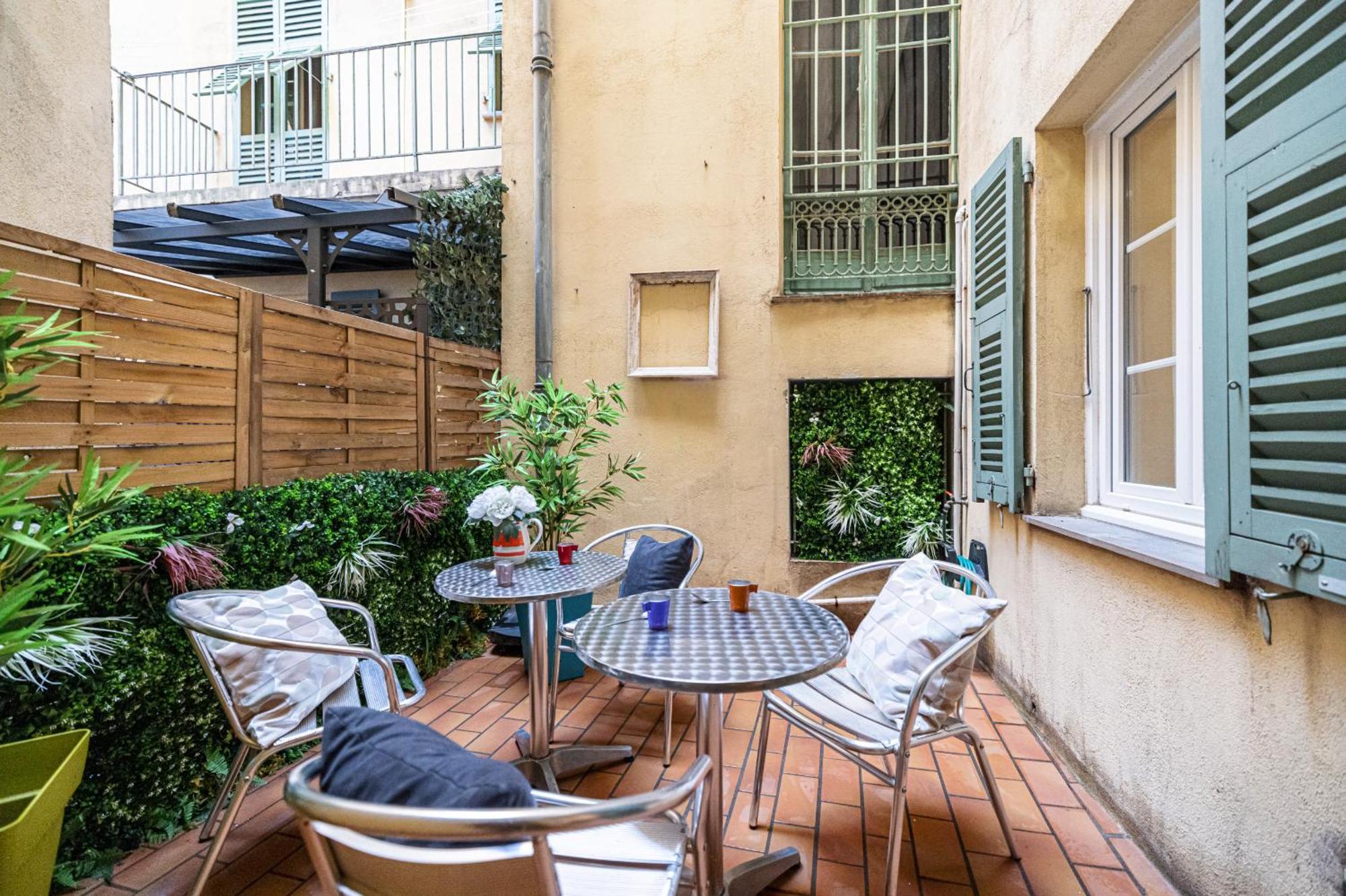 Apartment Large One Bedroom Flat In The Old Town