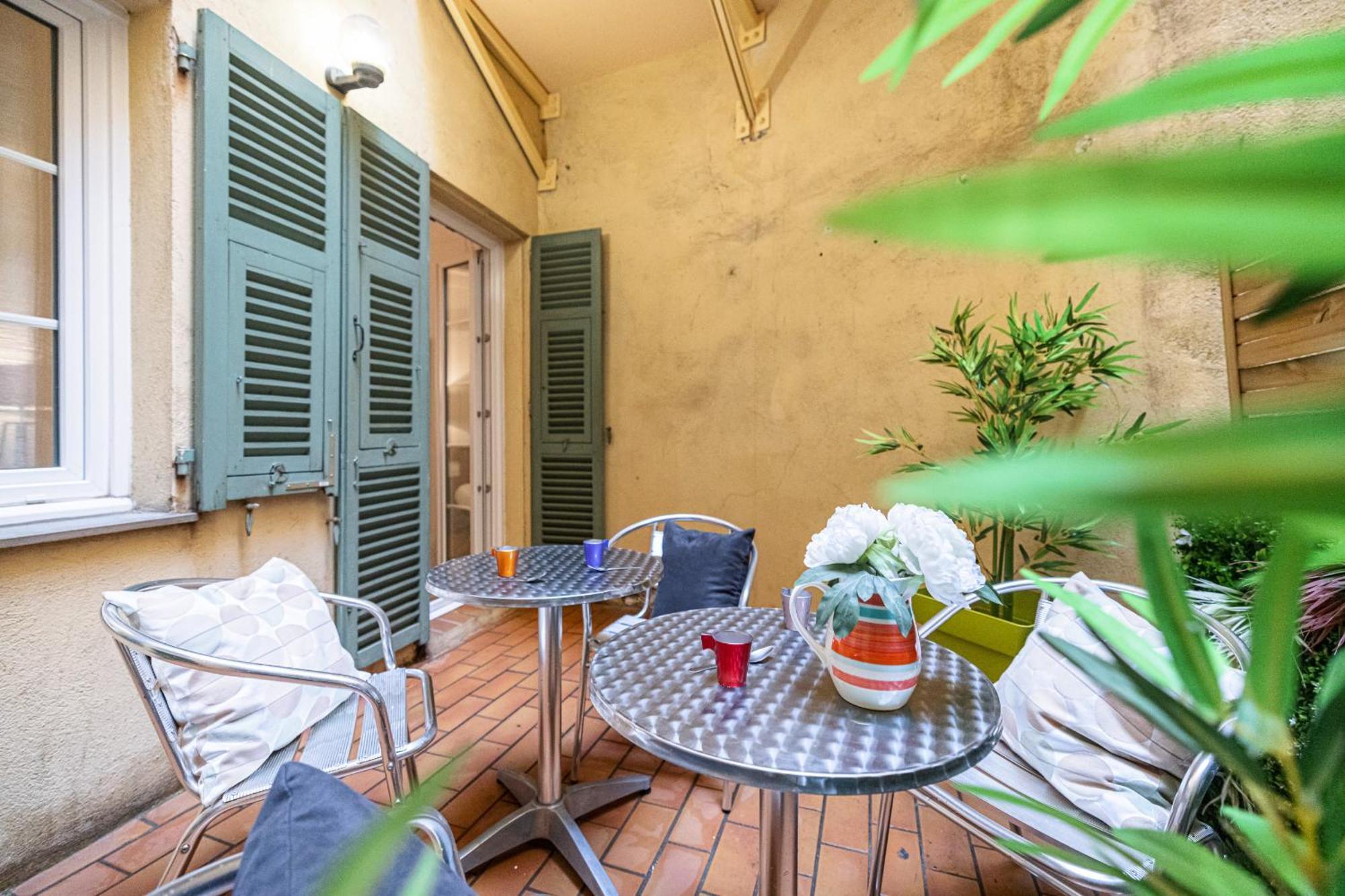 Large One Bedroom Flat In The Old Town Apartment Nice