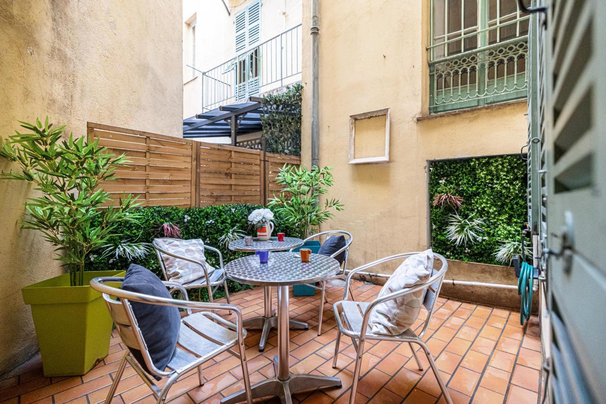 Large One Bedroom Flat In The Old Town Nice