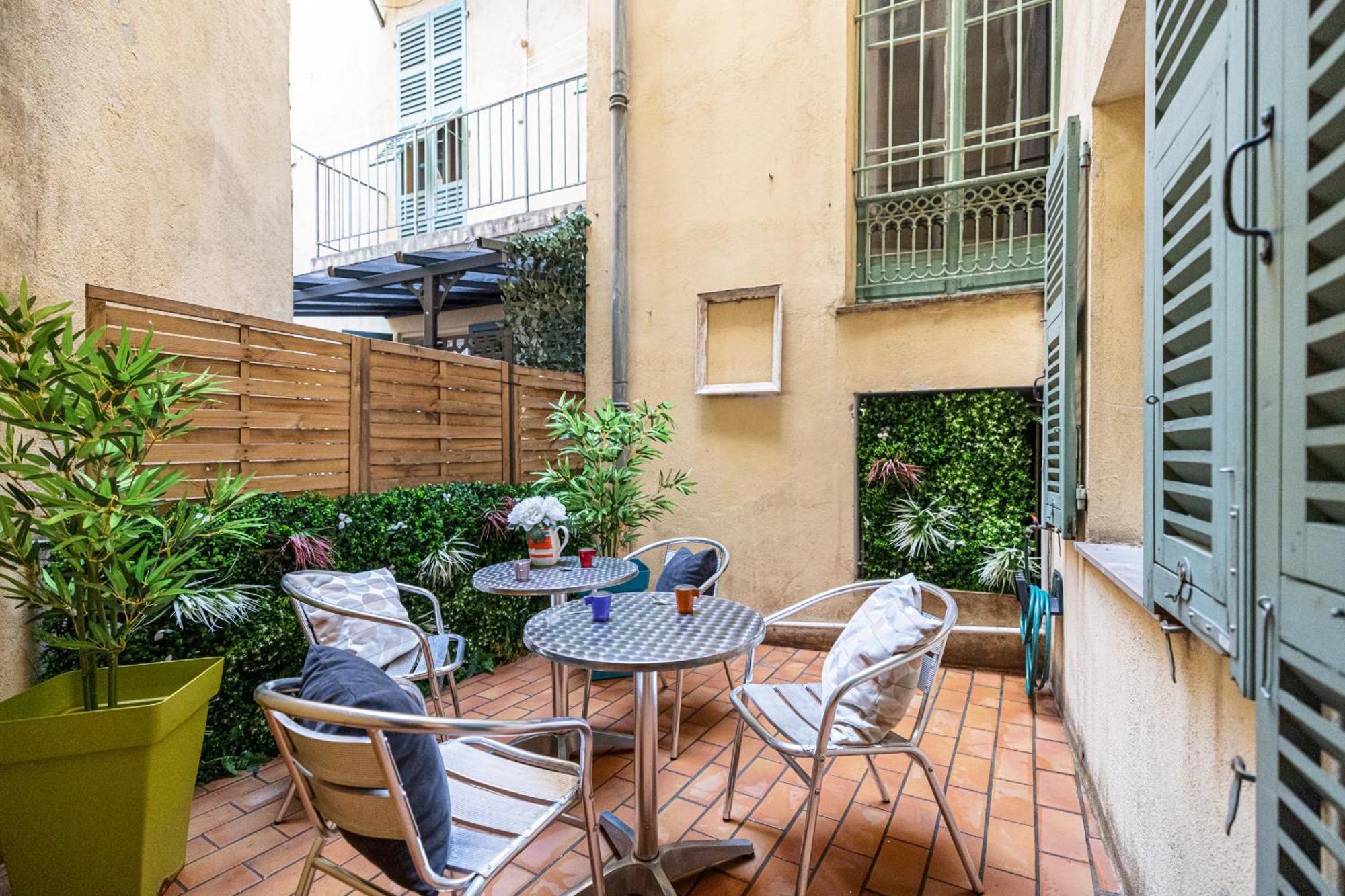 Apartment Large One Bedroom Flat In The Old Town Nice