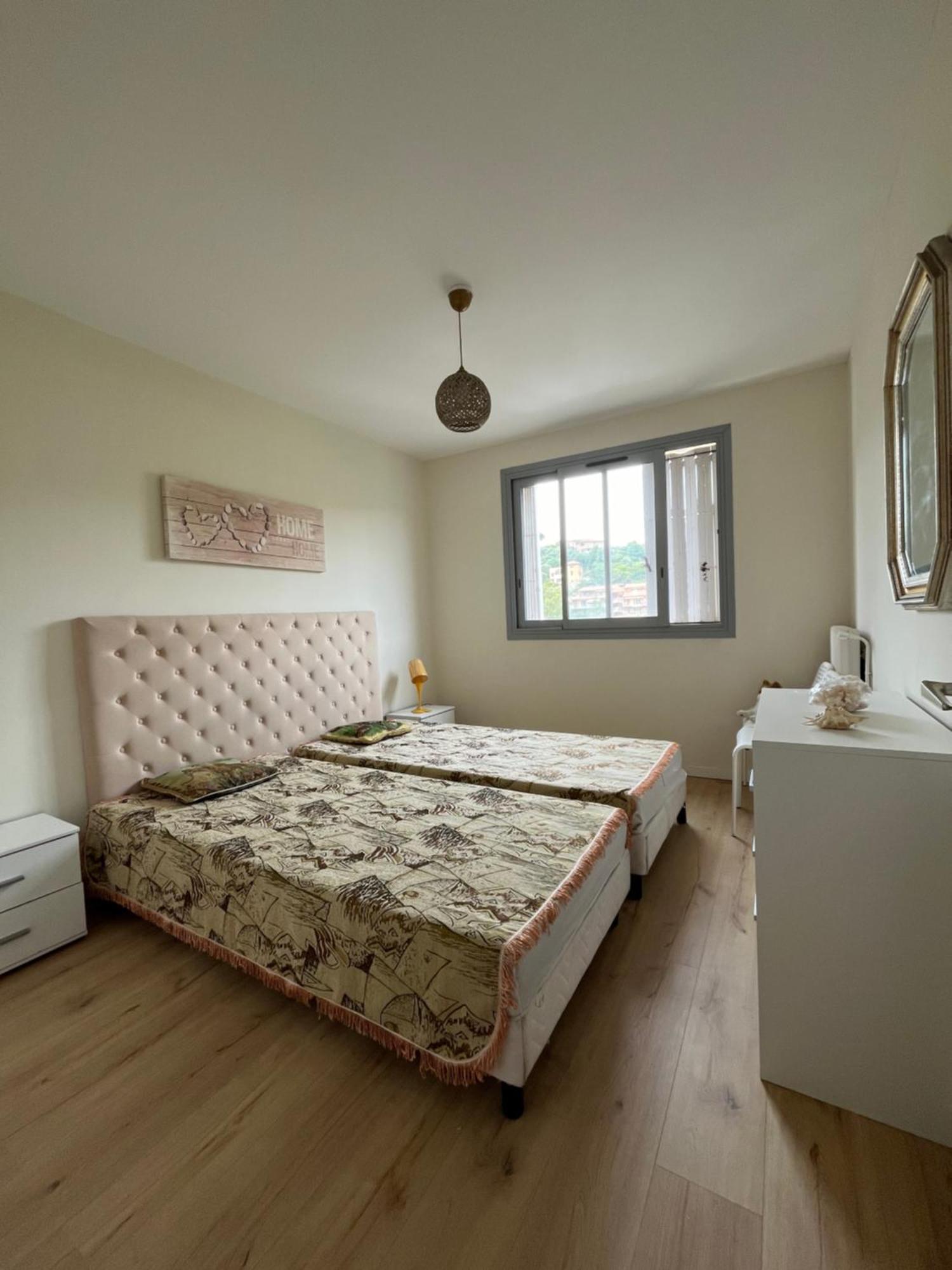 Apartment F4 80m2 Fabron, Parking