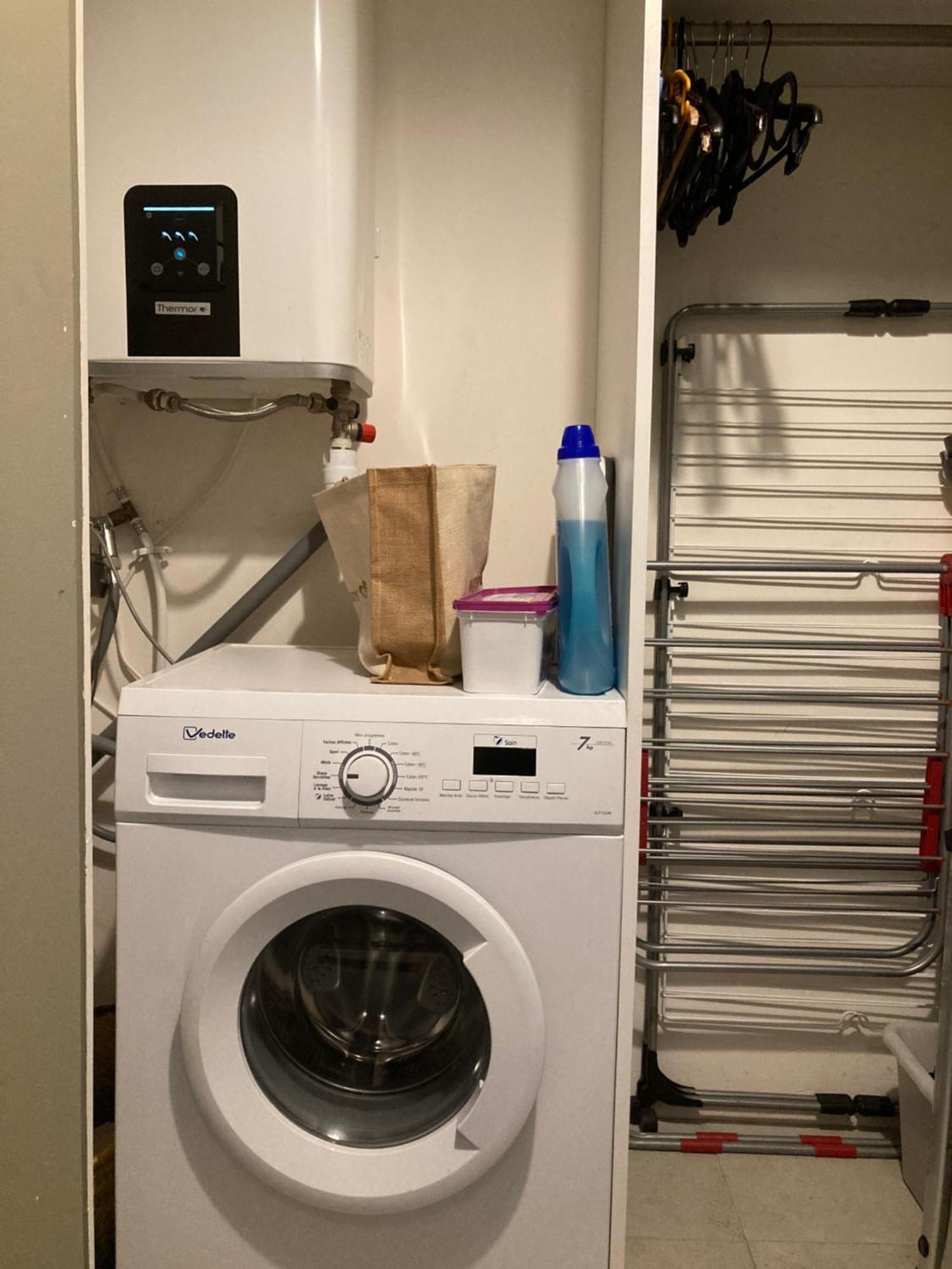 Homestay Cozy West Side Balcony Flat: Airport & Proximity Nice