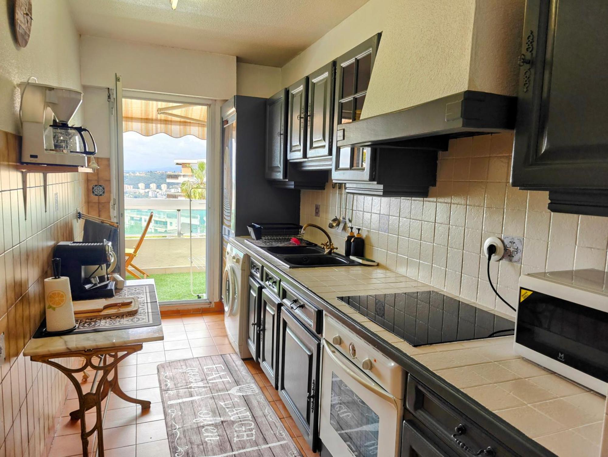 2 Bedroom Flat With Terrasse & Car-park Ouest Apartment