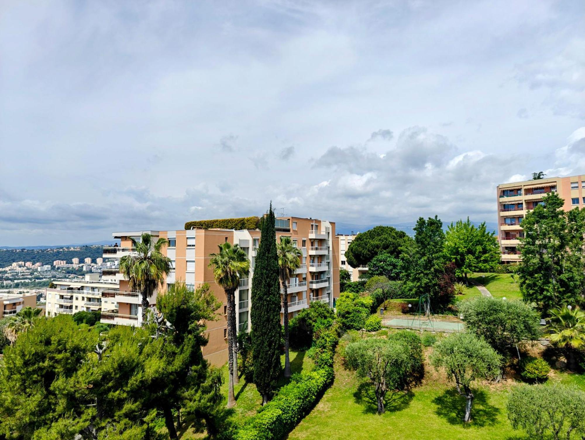 Apartment 2 Bedroom Flat With Terrasse & Car-park Ouest *