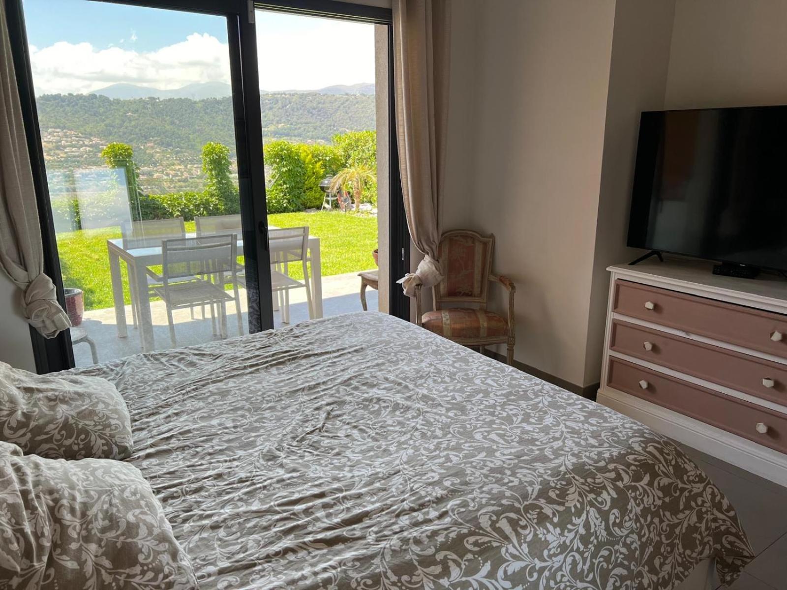 Joli 3 Pieces Ensoleille Sur Les Hauteurs De * Nice