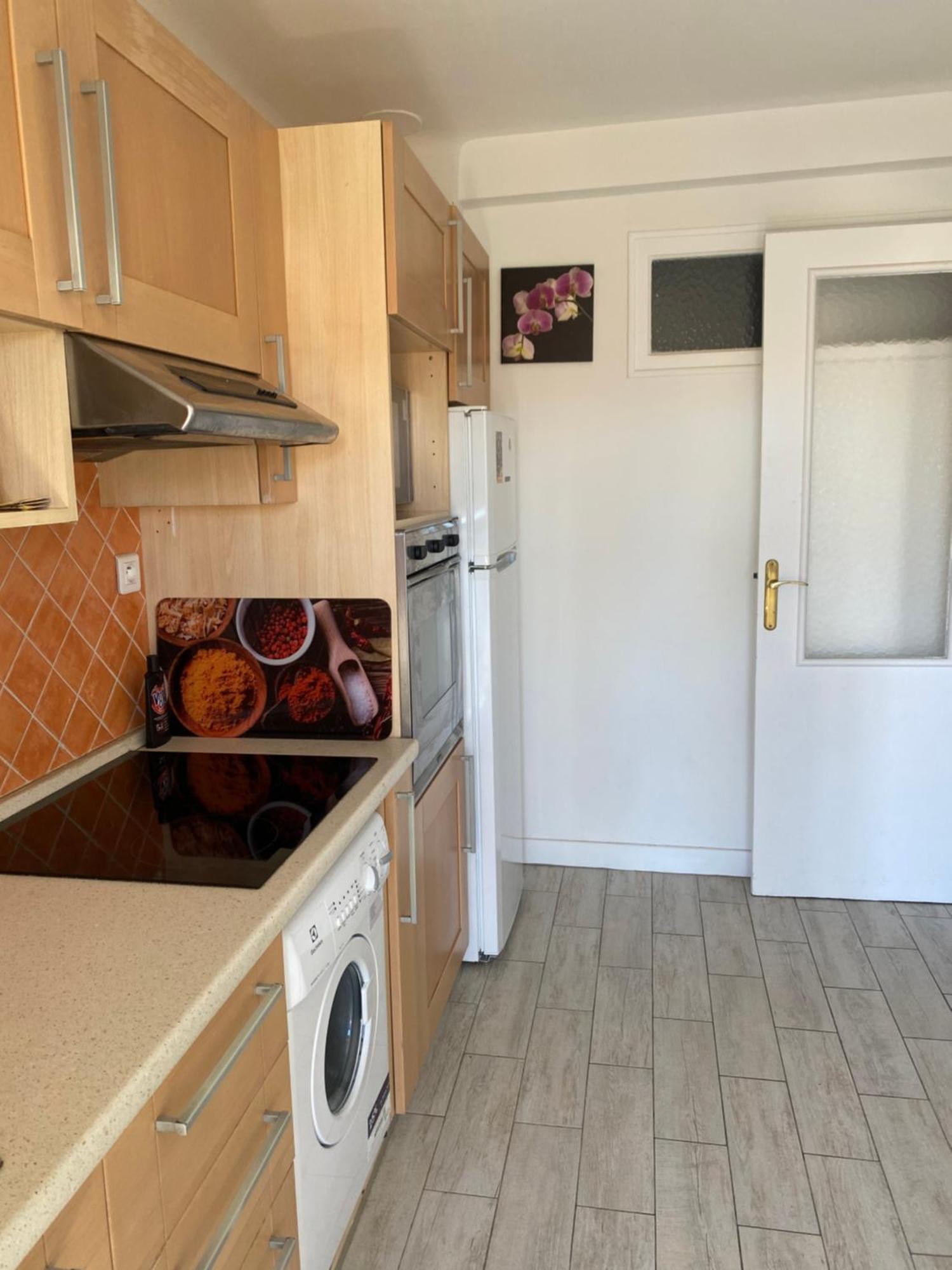 - Valrose - Cosy & Chill