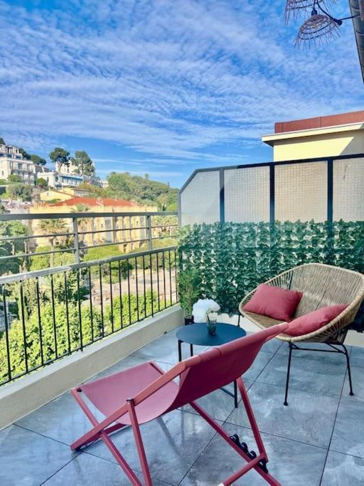 Charming With Terrace Apartment *