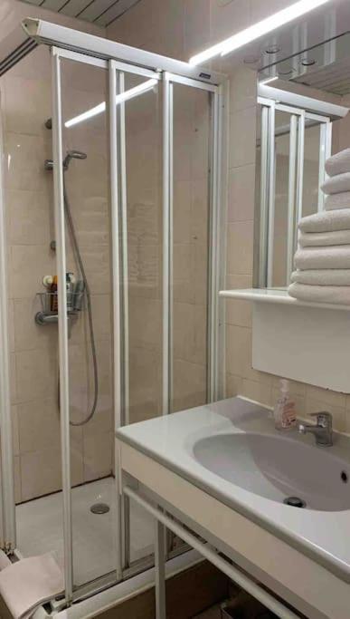 1 Bedroom Flat In The Street Nice