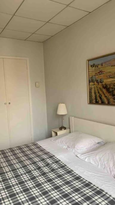 1 Bedroom Flat In The Street *