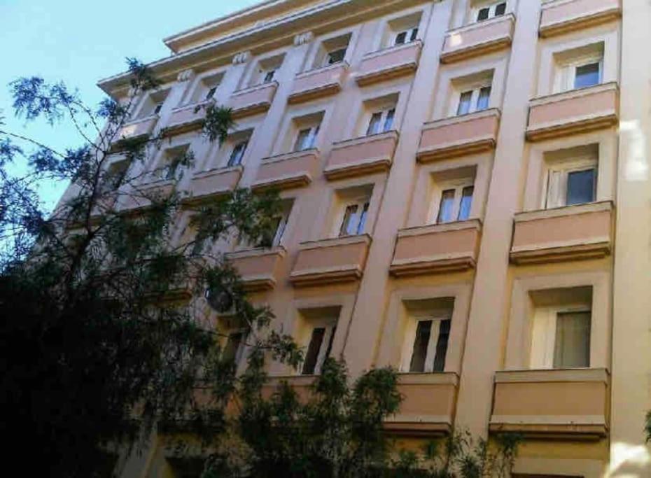 Apartment 1 Bedroom Flat In The Street *