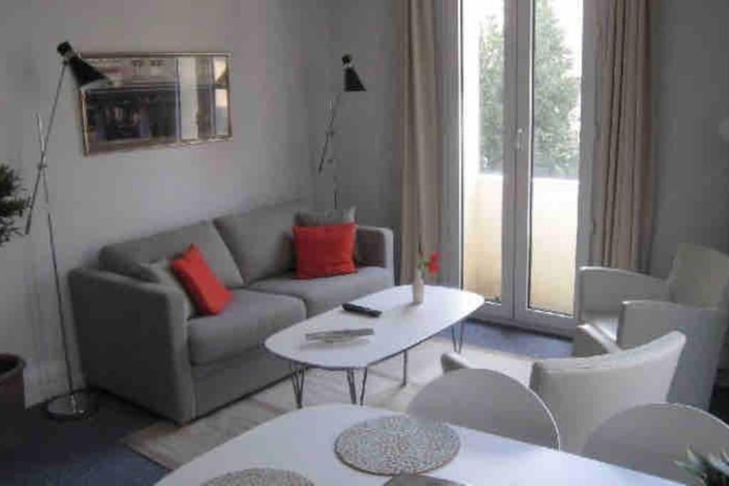 1 Bedroom Flat In The Street Apartment