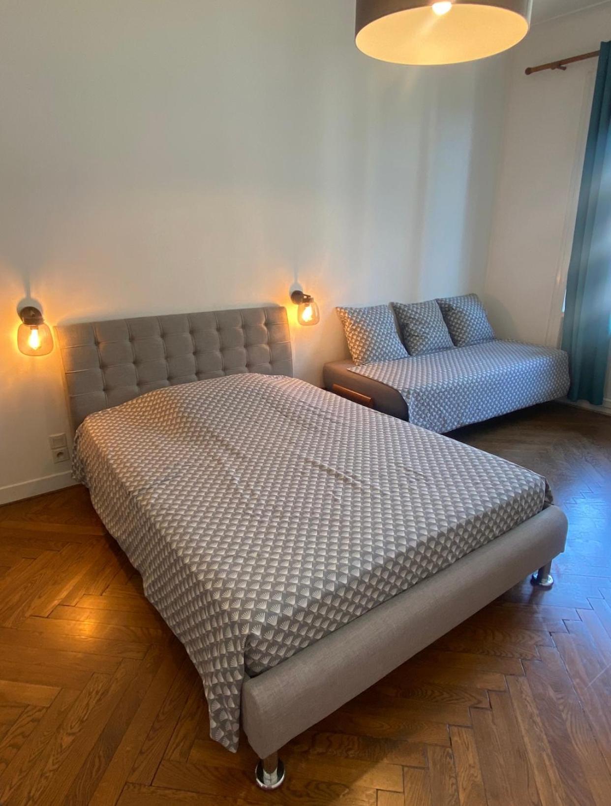 Promenade: Spacious Air-conditioned Near Nice