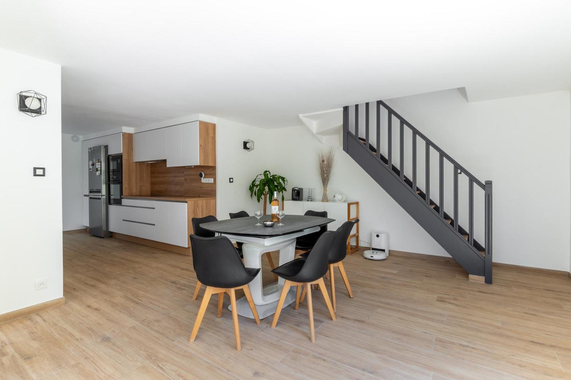 Summertime Villa Nice