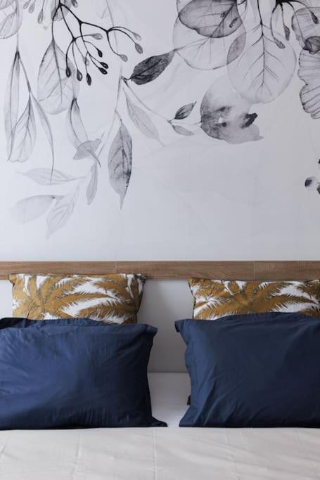 Apartment New Stylish 2 Min From The *