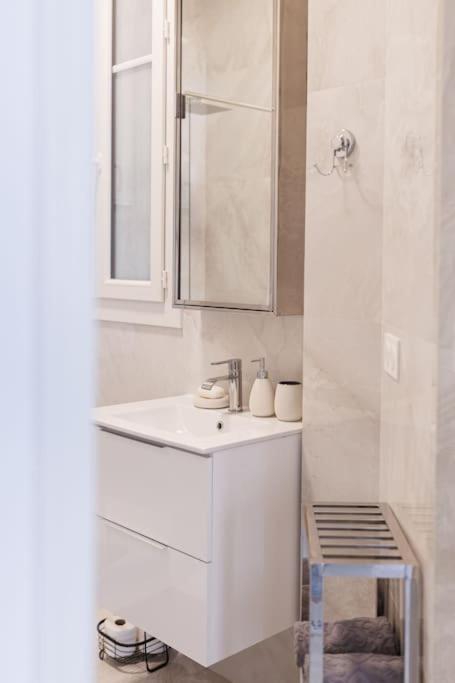 Apartment New Stylish 2 Min From The *