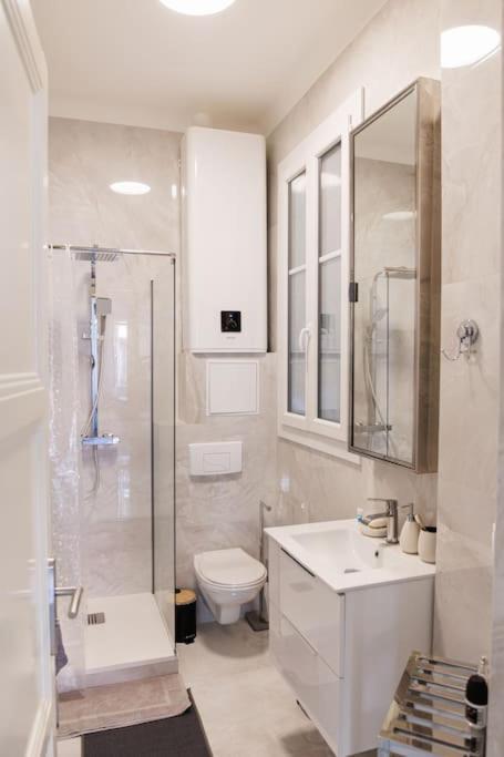 New Stylish 2 Min From The