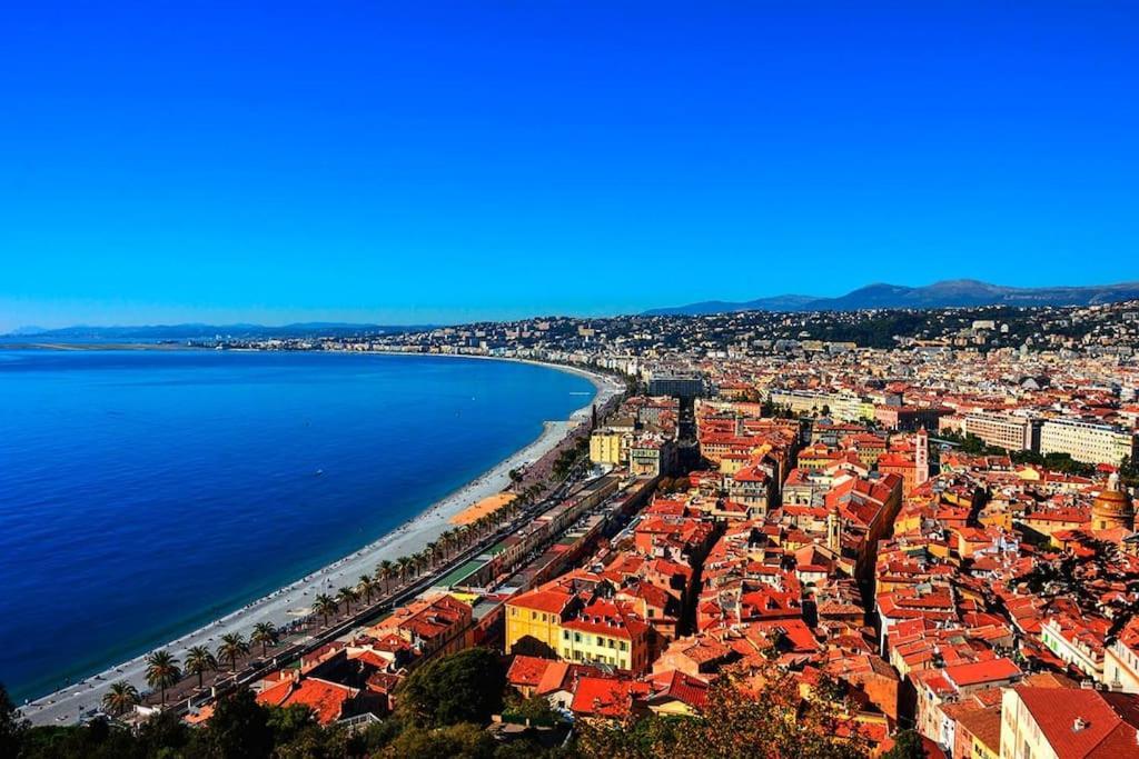 Apartment New Stylish 2 Min From The *