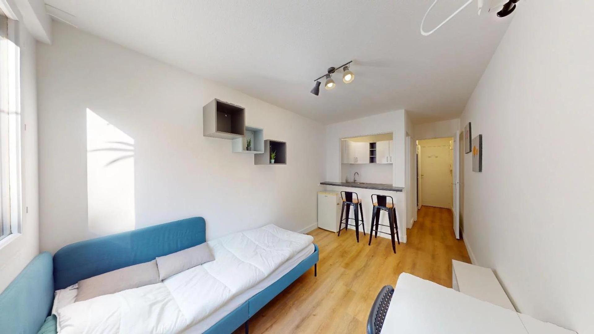 Location For 2 Adults And 1 Child Nice