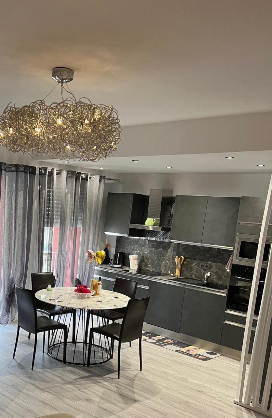 Gorgeous 2 Bedrooms * Nice