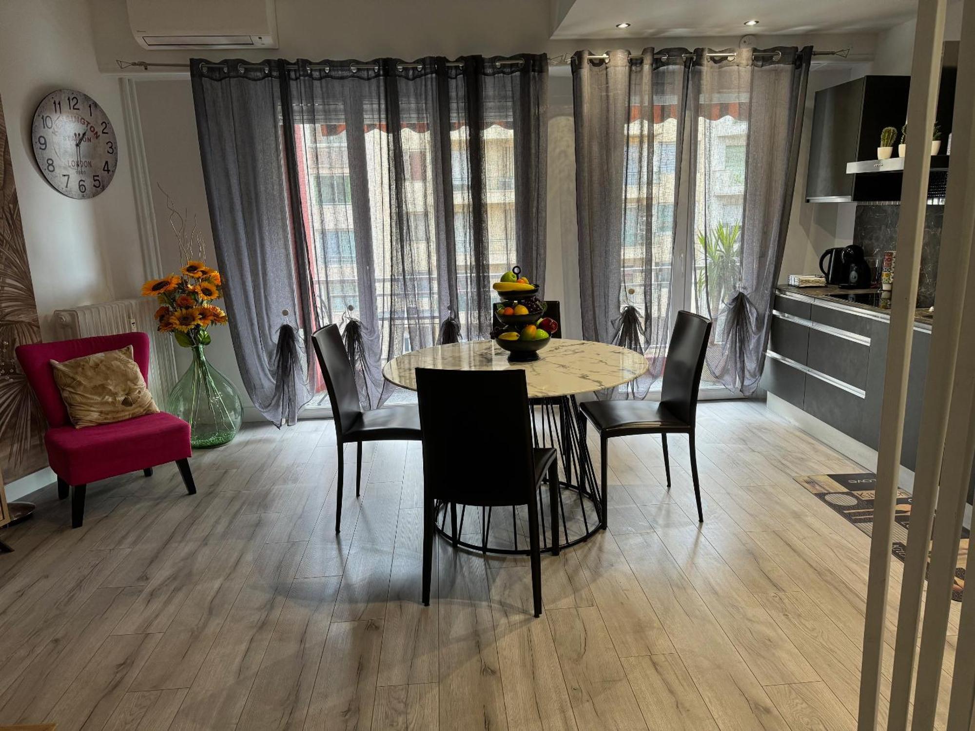 Gorgeous 2 Bedrooms Apartment *