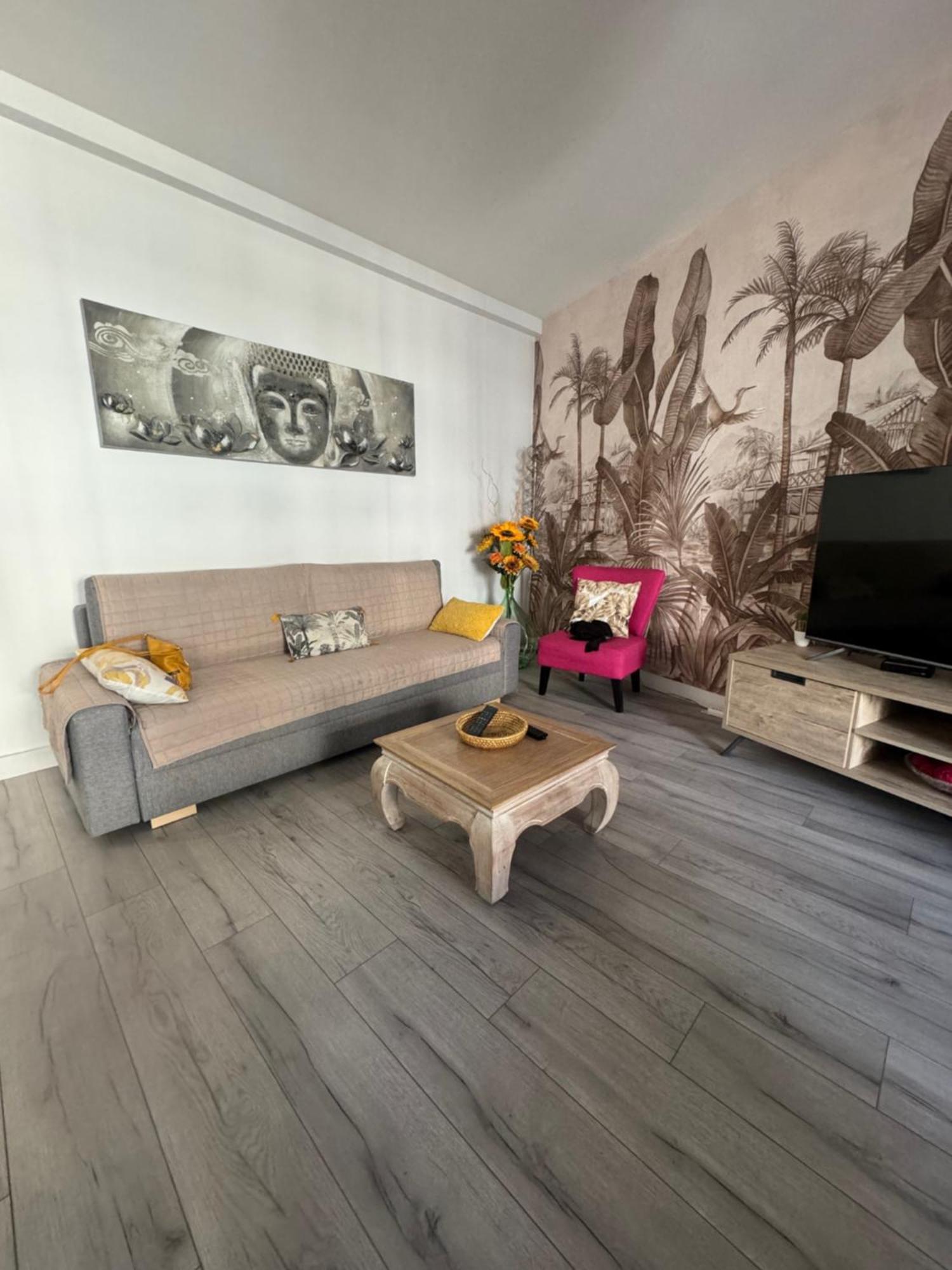 Gorgeous 2 Bedrooms *