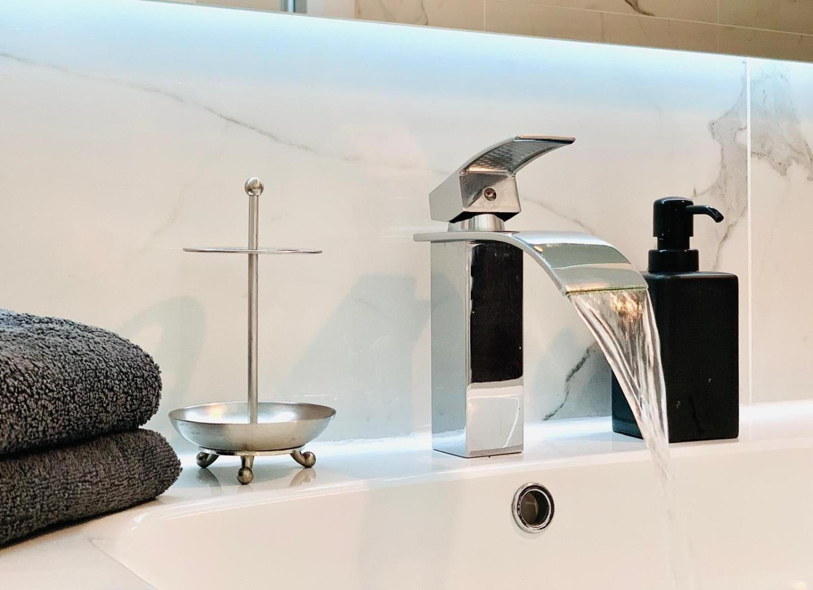 Apartment Chic & Spacious Getaway In - 10min To