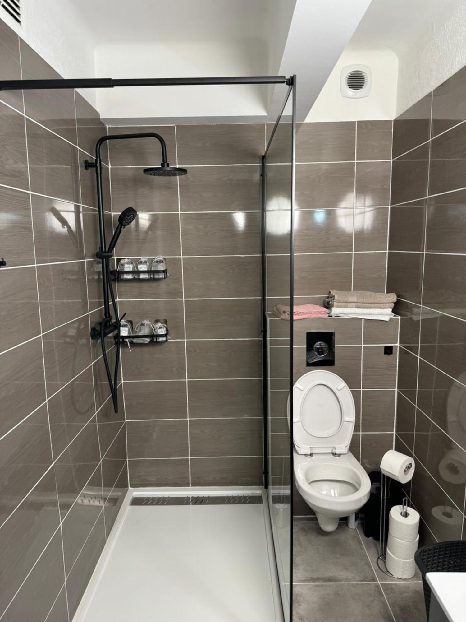 A - 10 Min De La Nice