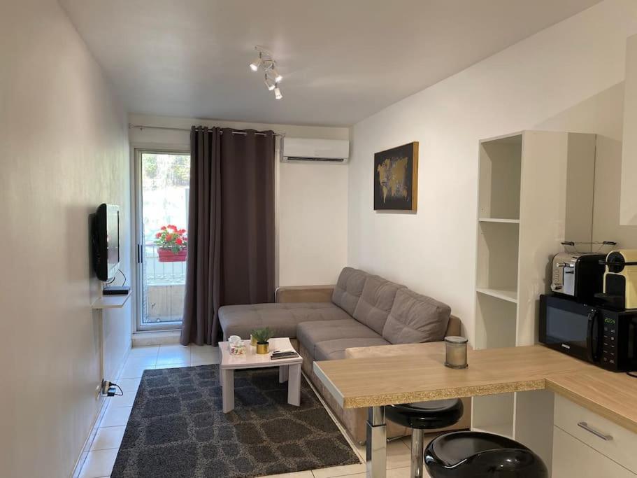 Apartment Proche De La *