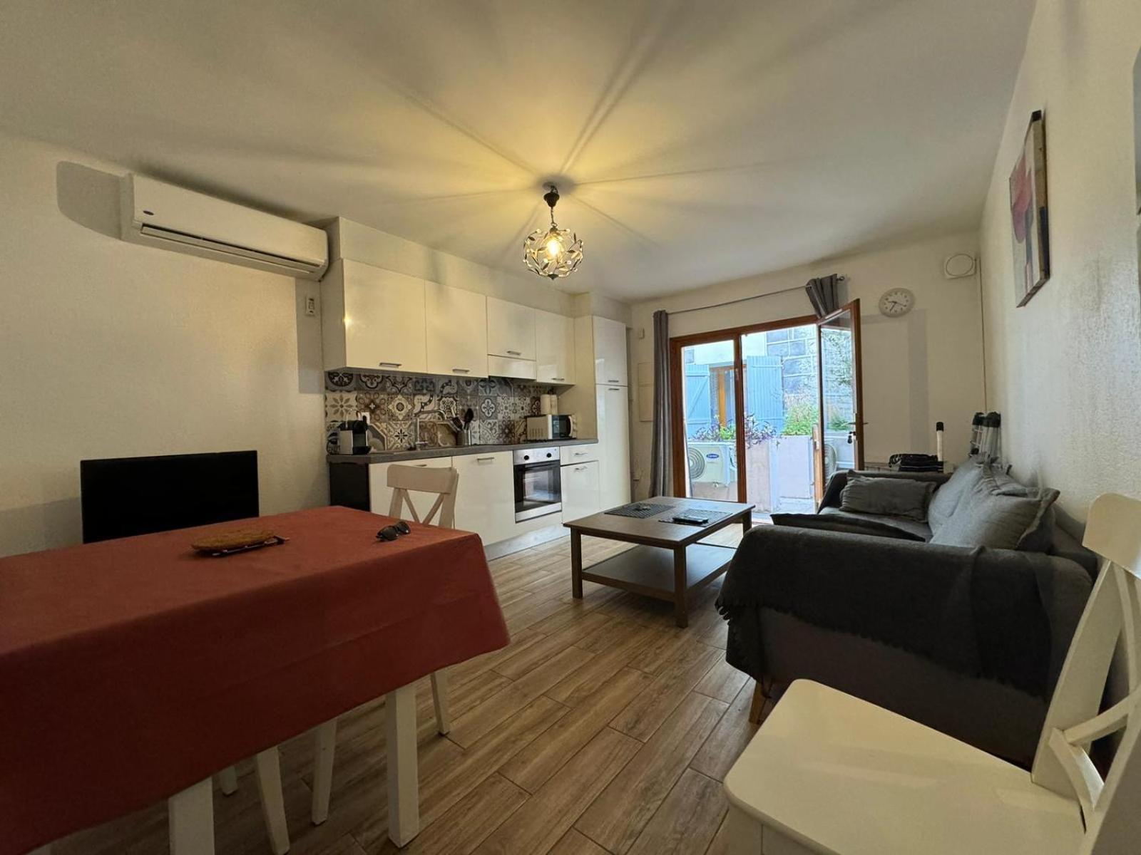 Cosy Poullan, 2-bedroom Apartment, 200 M From The Beach