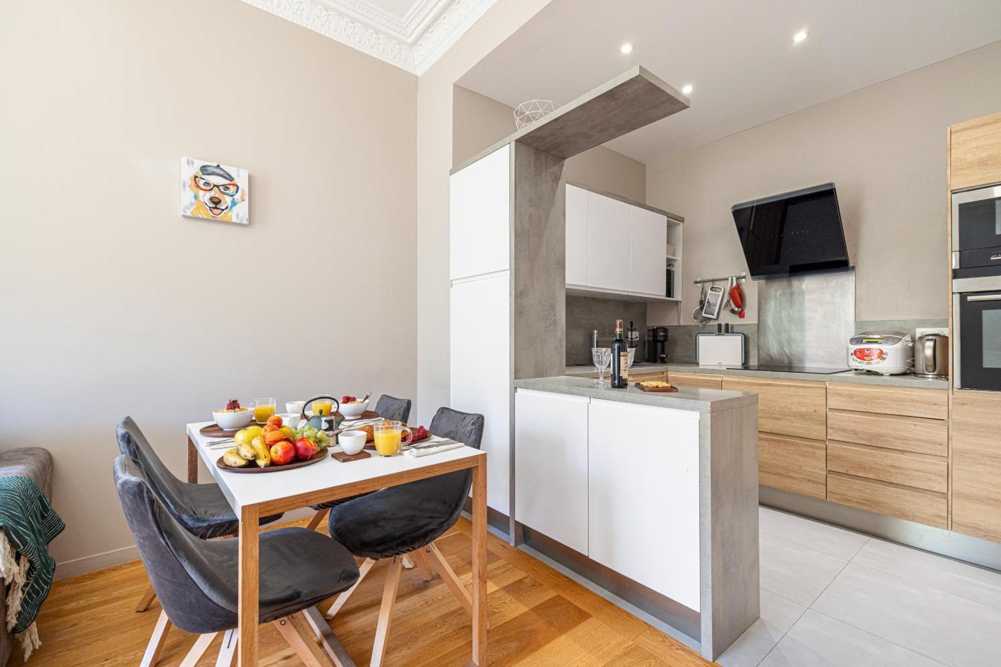 Appartement Joffre 49-d - Charming 2 Bedroom - Carre D'or *