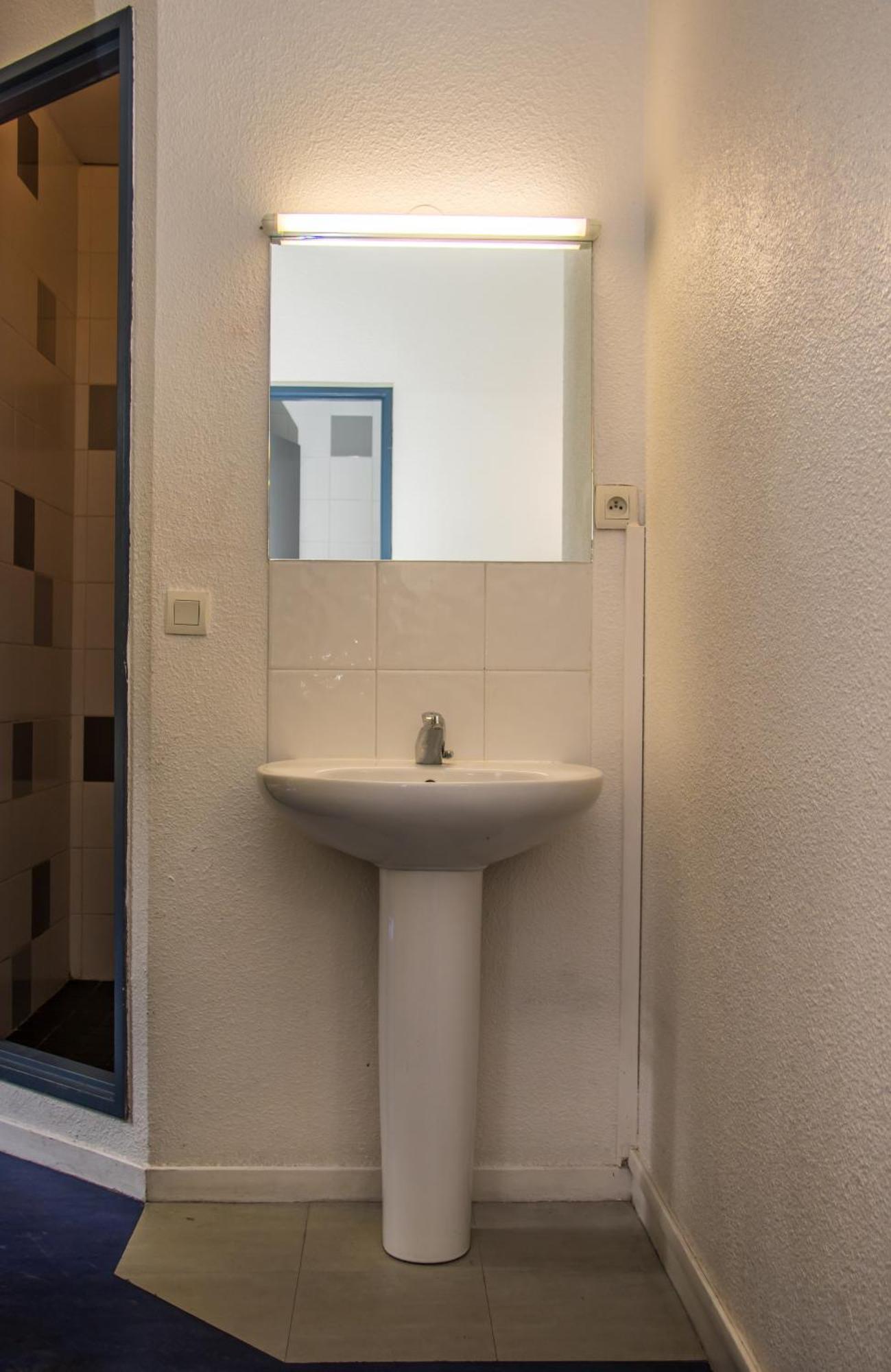 Hostel Hi Les Camelias Nice