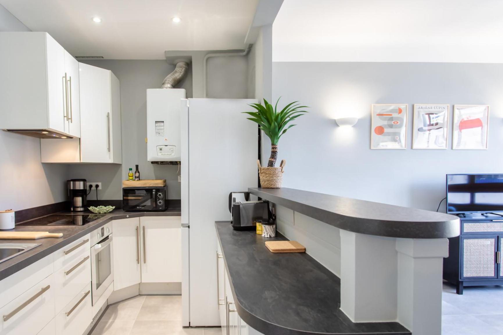 L12 Port Window 1bedroom Wifi 5mins & Nice's Cap Apartment *