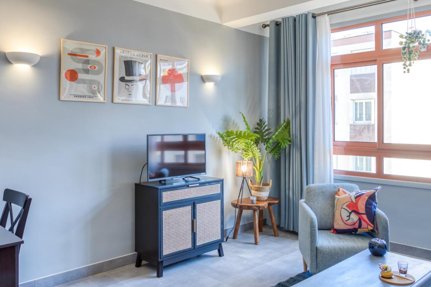 L12 Port Window 1bedroom Wifi 5mins & Nice's Cap Apartment Nice